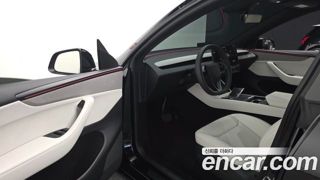 Tesla Model Y 2026 — photo 13