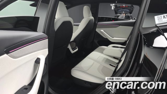 Tesla Model Y 2026 — photo 17