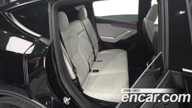 Tesla Model Y 2026 — photo 18