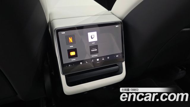 Tesla Model Y 2026 — photo 25