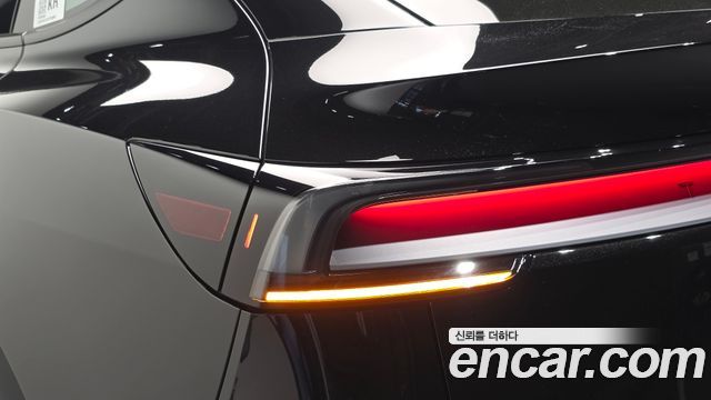 Tesla Model Y 2026 — photo 9