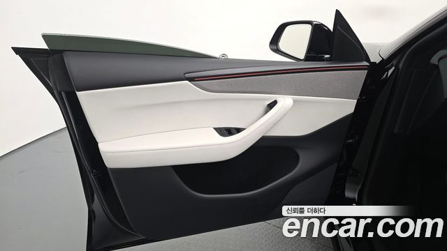Tesla Model Y 2026 — photo 14