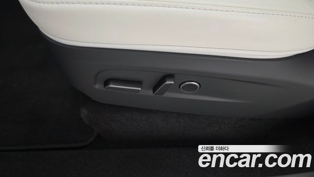 Tesla Model Y 2026 — photo 28