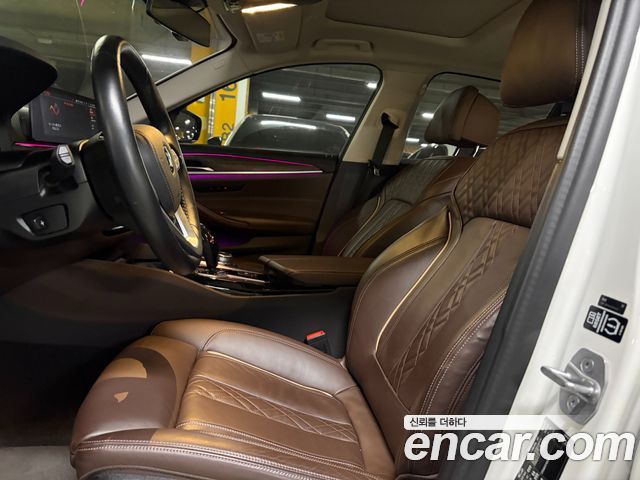 BMW 5-Series 2020 — photo 10