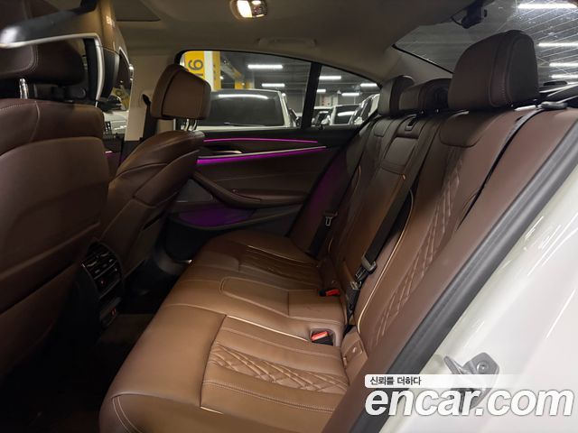 BMW 5-Series 2020 — photo 11