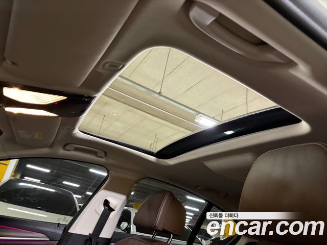 BMW 5-Series 2020 — photo 17