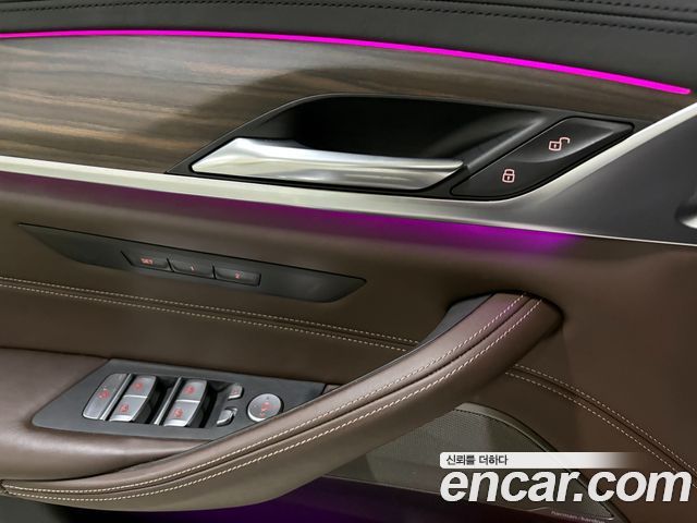 BMW 5-Series 2020 — photo 18