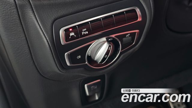 Mercedes-Benz G-Class 2019 — photo 25