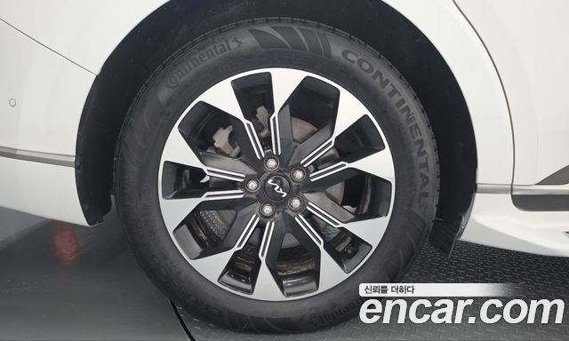 Kia Canival 2023 — photo 5
