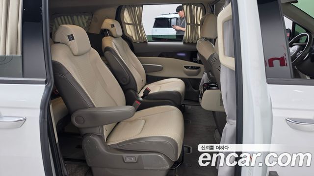 Kia Canival 2023 — photo 17
