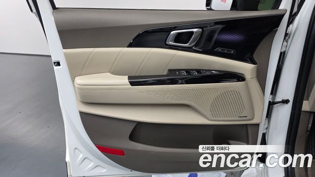 Kia Canival 2023 — photo 15
