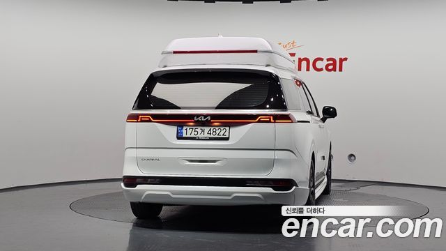 Kia Canival 2023 — photo 4