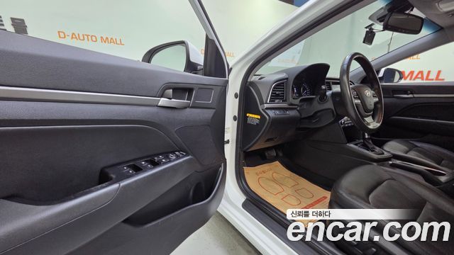 Hyundai AVANTE 2016 — photo 9