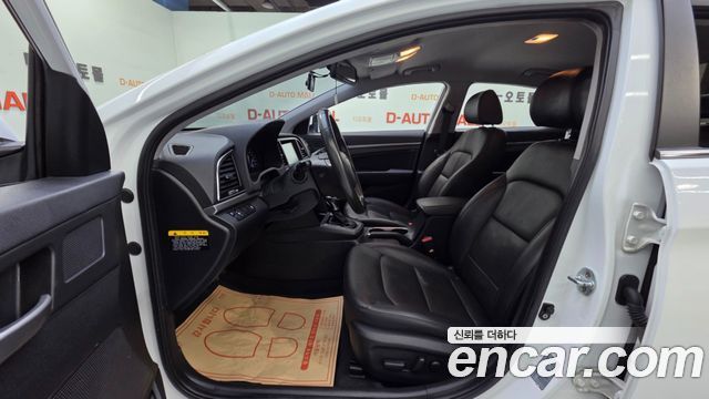 Hyundai AVANTE 2016 — photo 10