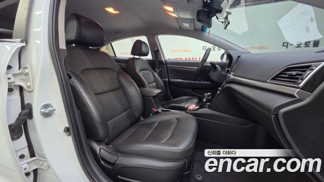 Hyundai AVANTE 2016 — photo 11