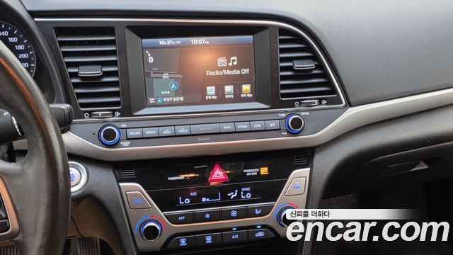 Hyundai AVANTE 2016 — photo 12