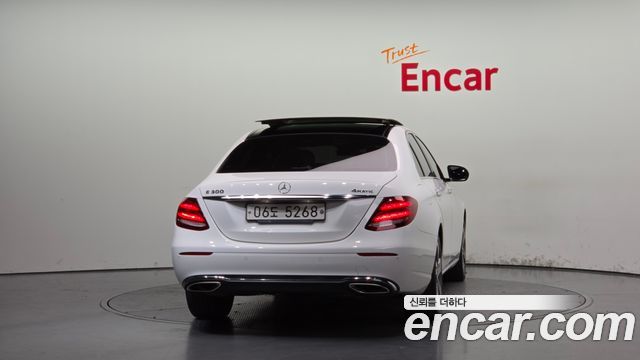 Mercedes-Benz E-Class 2017 — photo 4