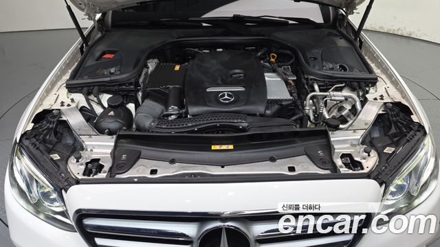 Mercedes-Benz E-Class 2017 — photo 6