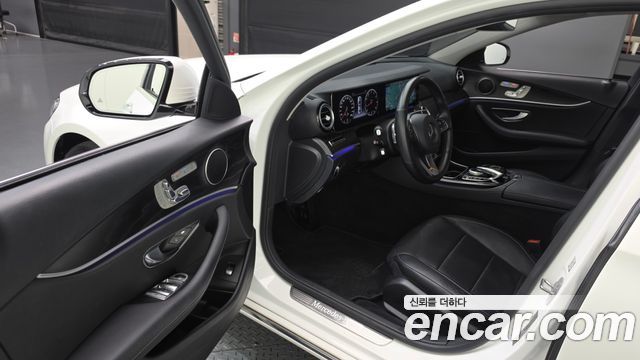 Mercedes-Benz E-Class 2017 — photo 10
