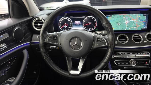 Mercedes-Benz E-Class 2017 — photo 13