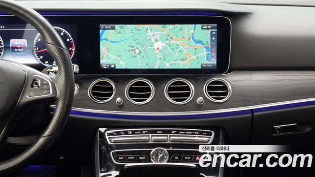 Mercedes-Benz E-Class 2017 — photo 14