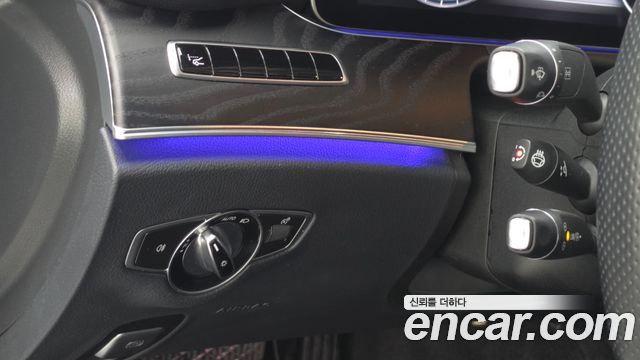 Mercedes-Benz E-Class 2017 — photo 15