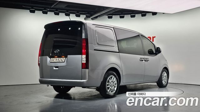 Hyundai Staria 2022 — photo 2
