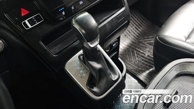 Hyundai Staria 2022 — photo 12