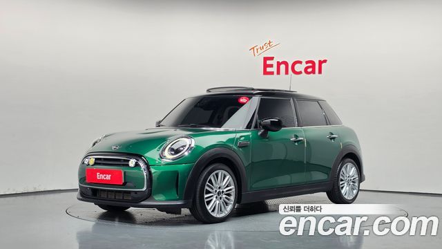 Mini Cooper 2022 — photo 1