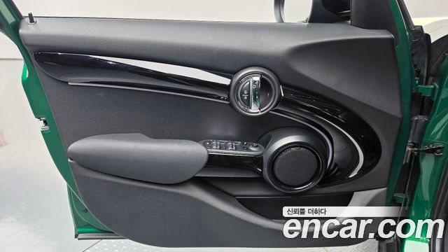 Mini Cooper 2022 — photo 14
