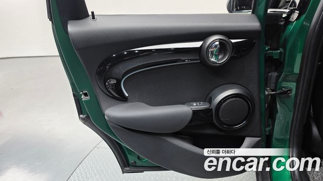 Mini Cooper 2022 — photo 15