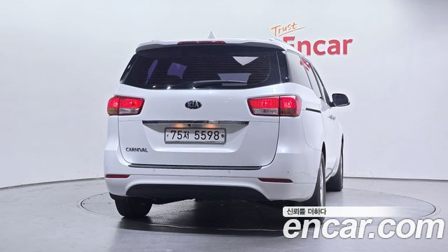 Kia Canival 2017 — photo 4