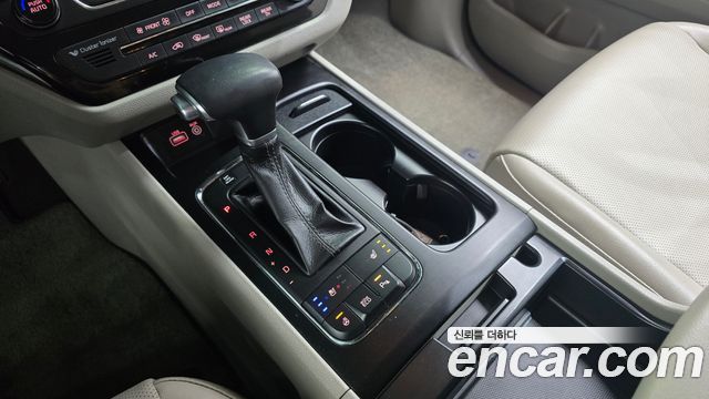 Kia Canival 2017 — photo 9