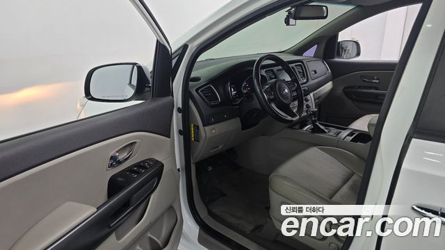 Kia Canival 2017 — photo 10