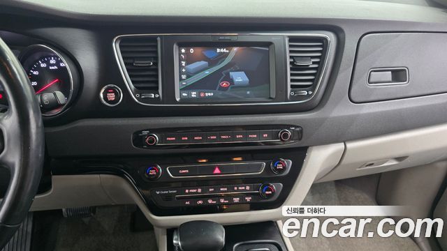 Kia Canival 2017 — photo 14