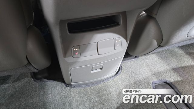 Kia Canival 2017 — photo 19