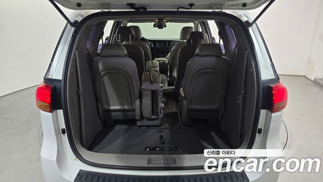 Kia Canival 2017 — photo 20