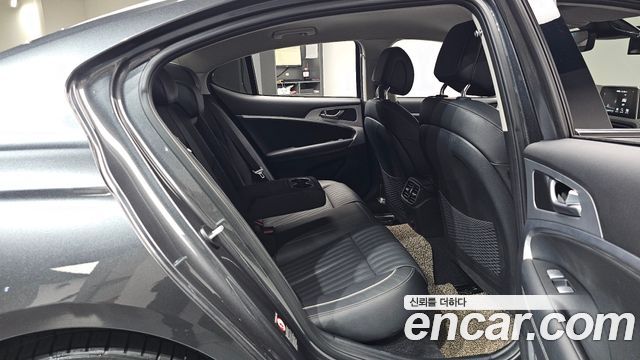 Genesis G70 2018 — photo 18