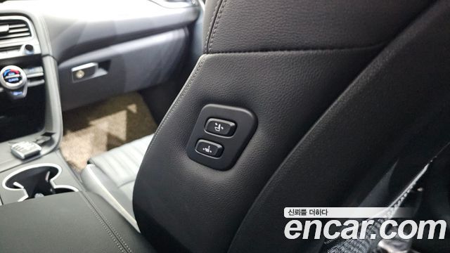 Genesis G70 2018 — photo 32