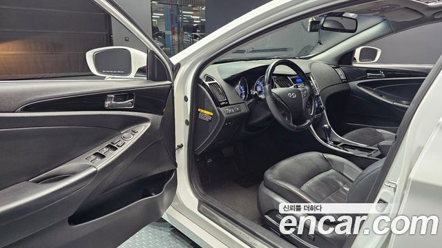 Hyundai Sonata 2011 — photo 10