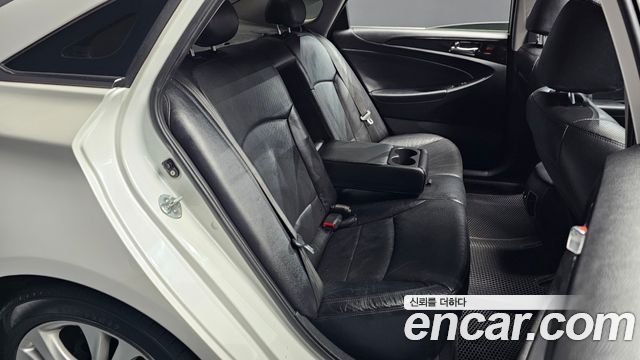 Hyundai Sonata 2011 — photo 11