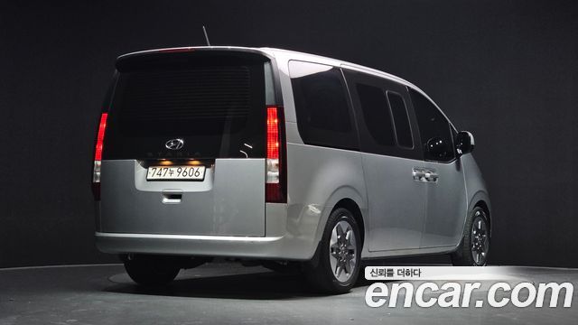 Hyundai Staria 2023 — photo 2