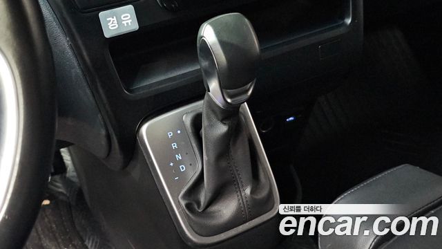 Hyundai Staria 2023 — photo 9
