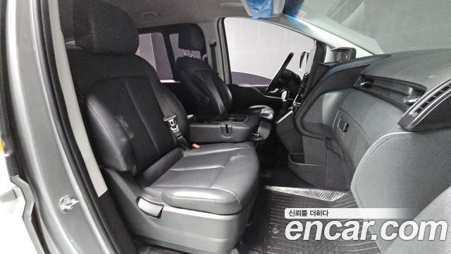 Hyundai Staria 2023 — photo 11