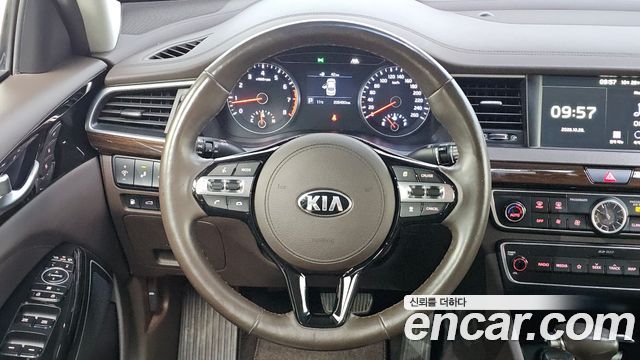 Kia K7 2018 — photo 20