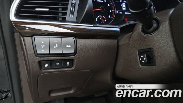 Kia K7 2018 — photo 27
