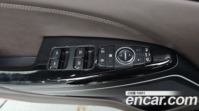 Kia K7 2018 — photo 29
