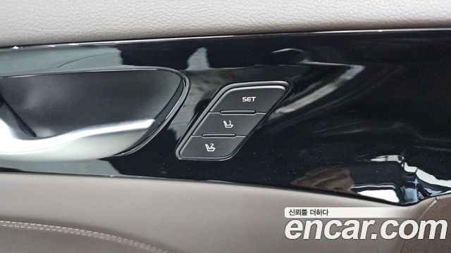 Kia K7 2018 — photo 32
