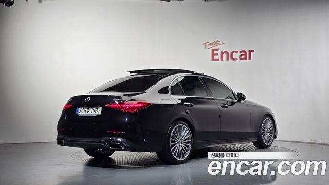Mercedes-Benz C-Class 2024 — photo 2