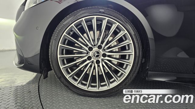 Mercedes-Benz C-Class 2024 — photo 5
